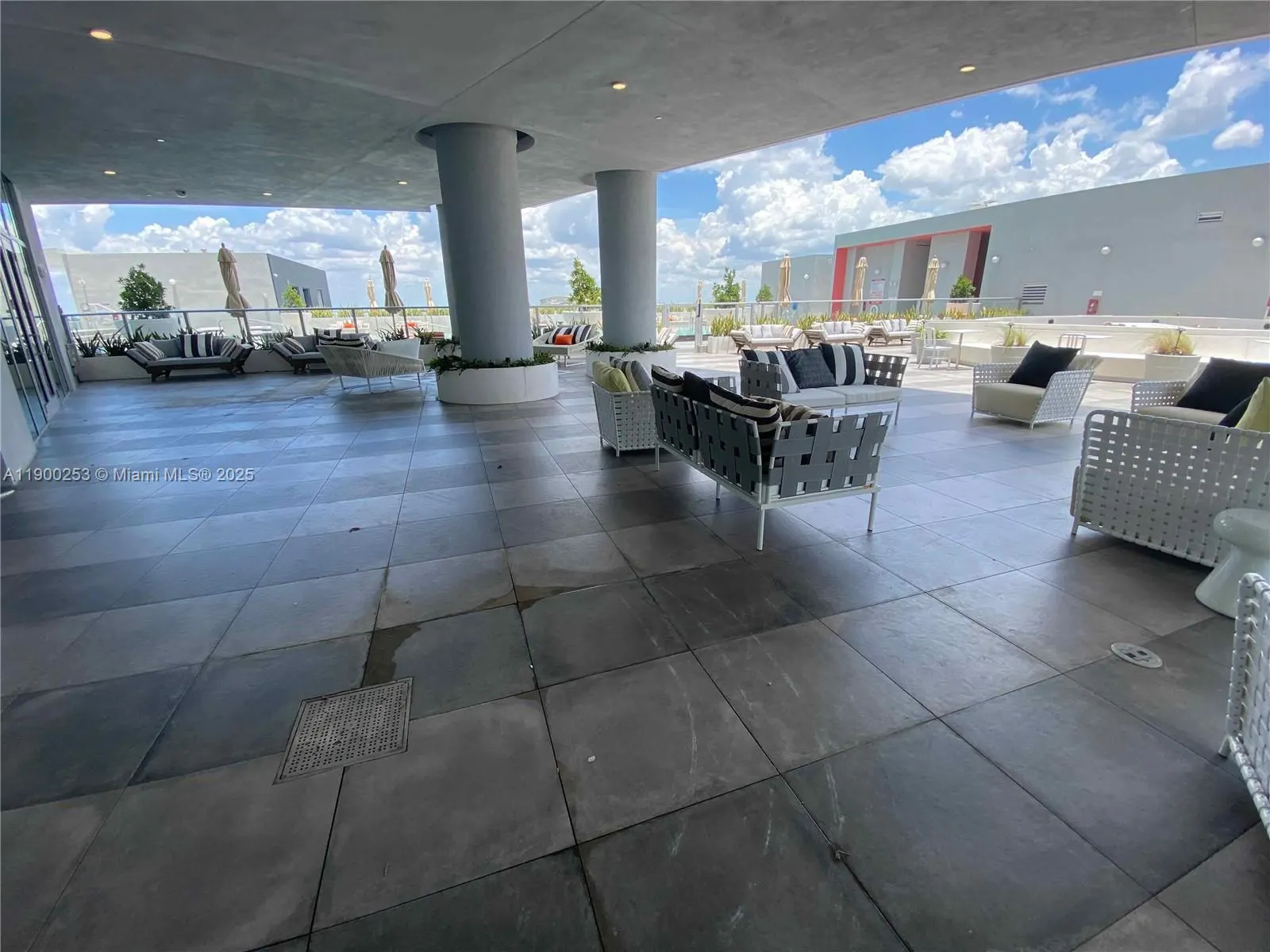 2000 Metropica Way, #408