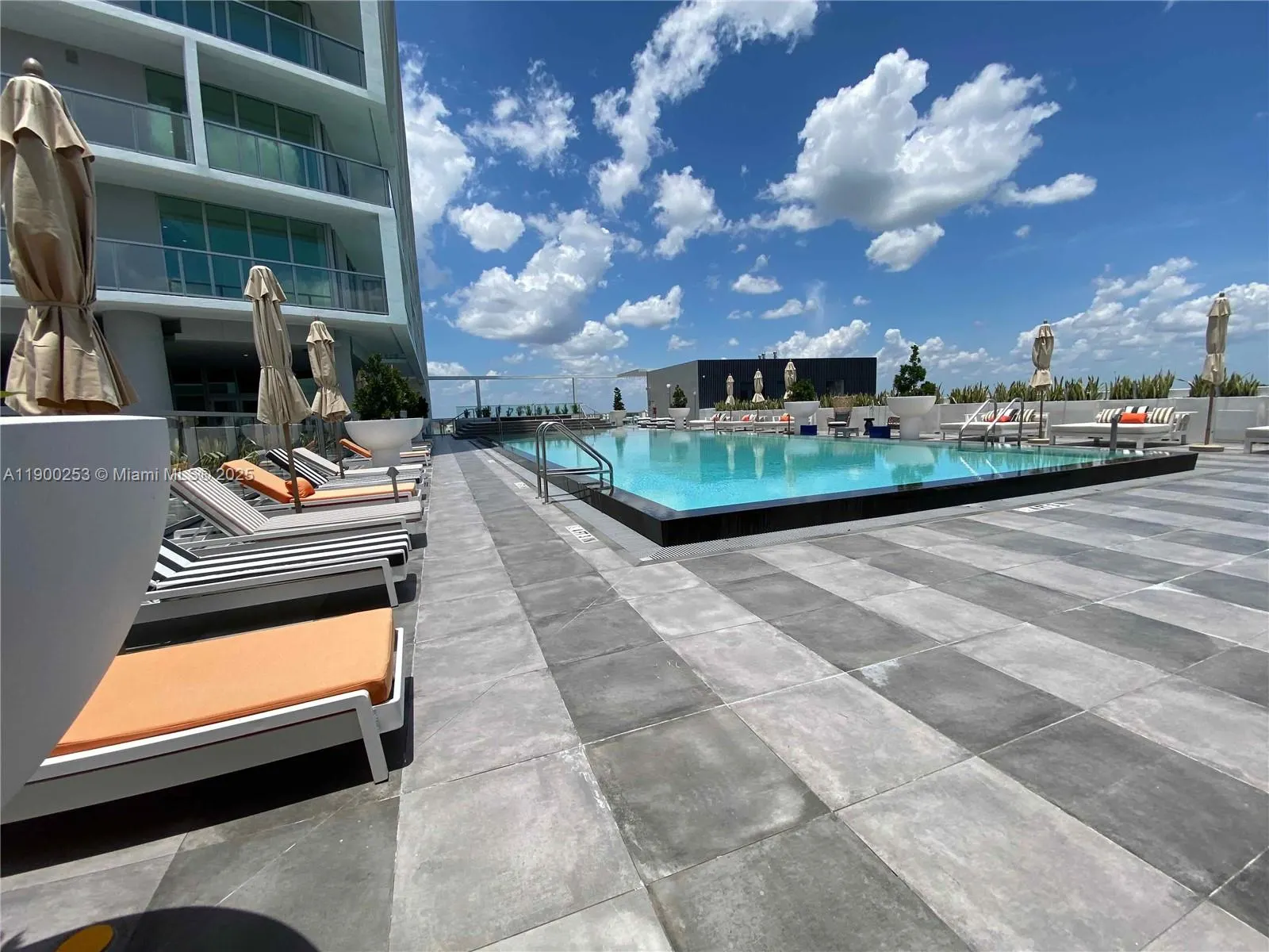 2000 Metropica Way, #408