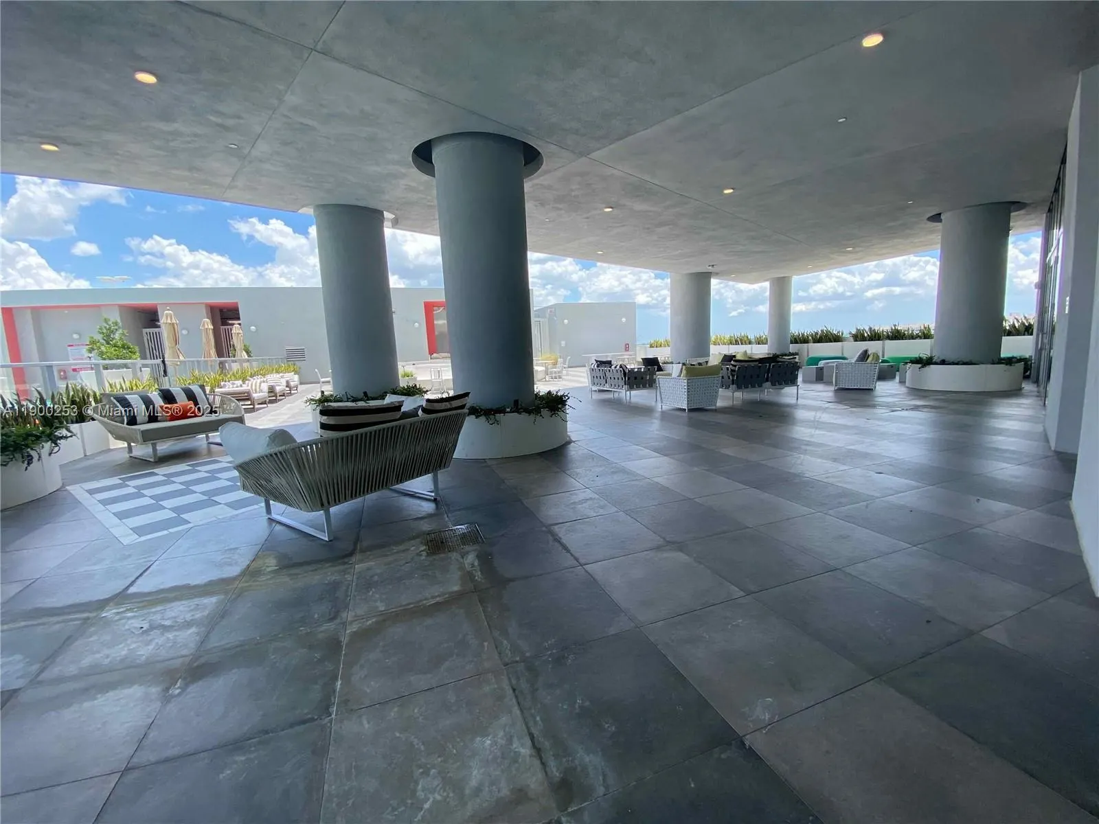 2000 Metropica Way, #408