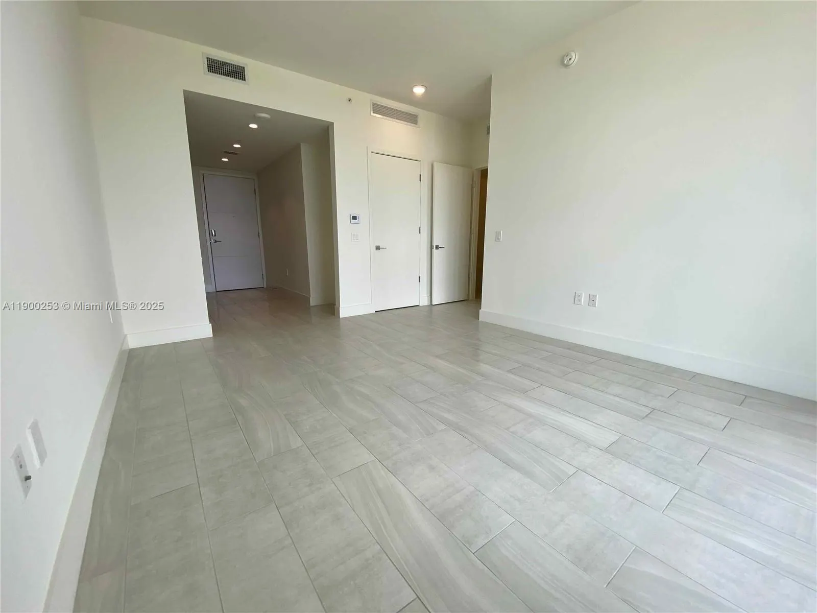 2000 Metropica Way, #408