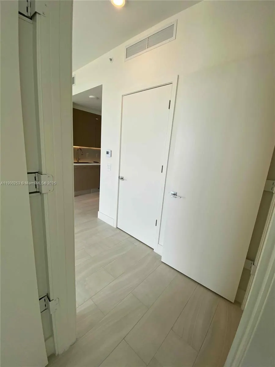 2000 Metropica Way, #408