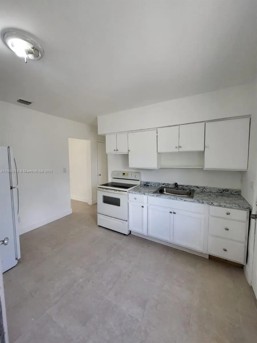640 - 642 NW 77th St