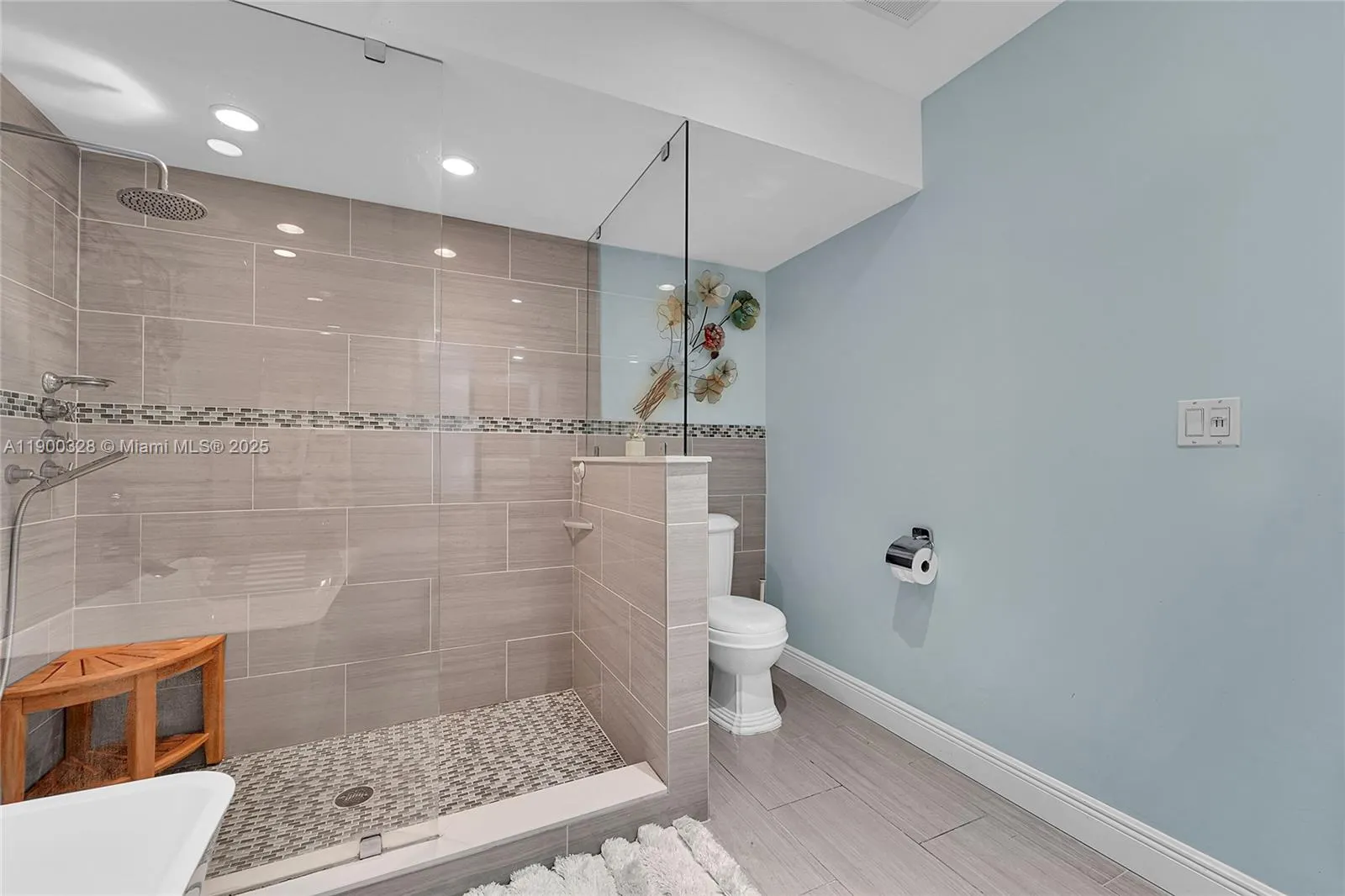 8370 NW 185th St