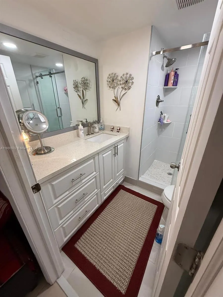 2900 N Pine Island Rd, #209