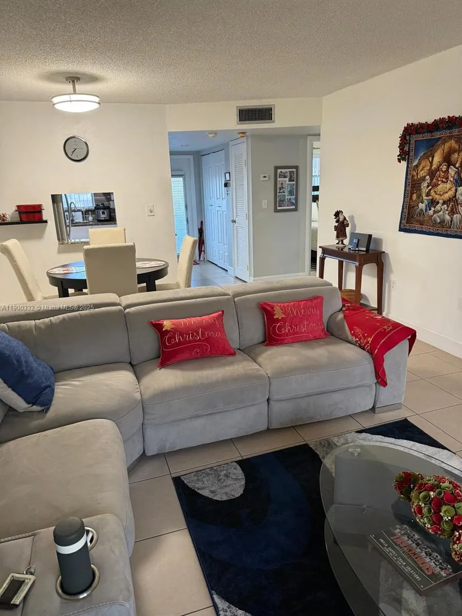 2900 N Pine Island Rd, #209