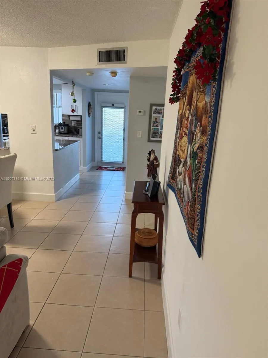 2900 N Pine Island Rd, #209