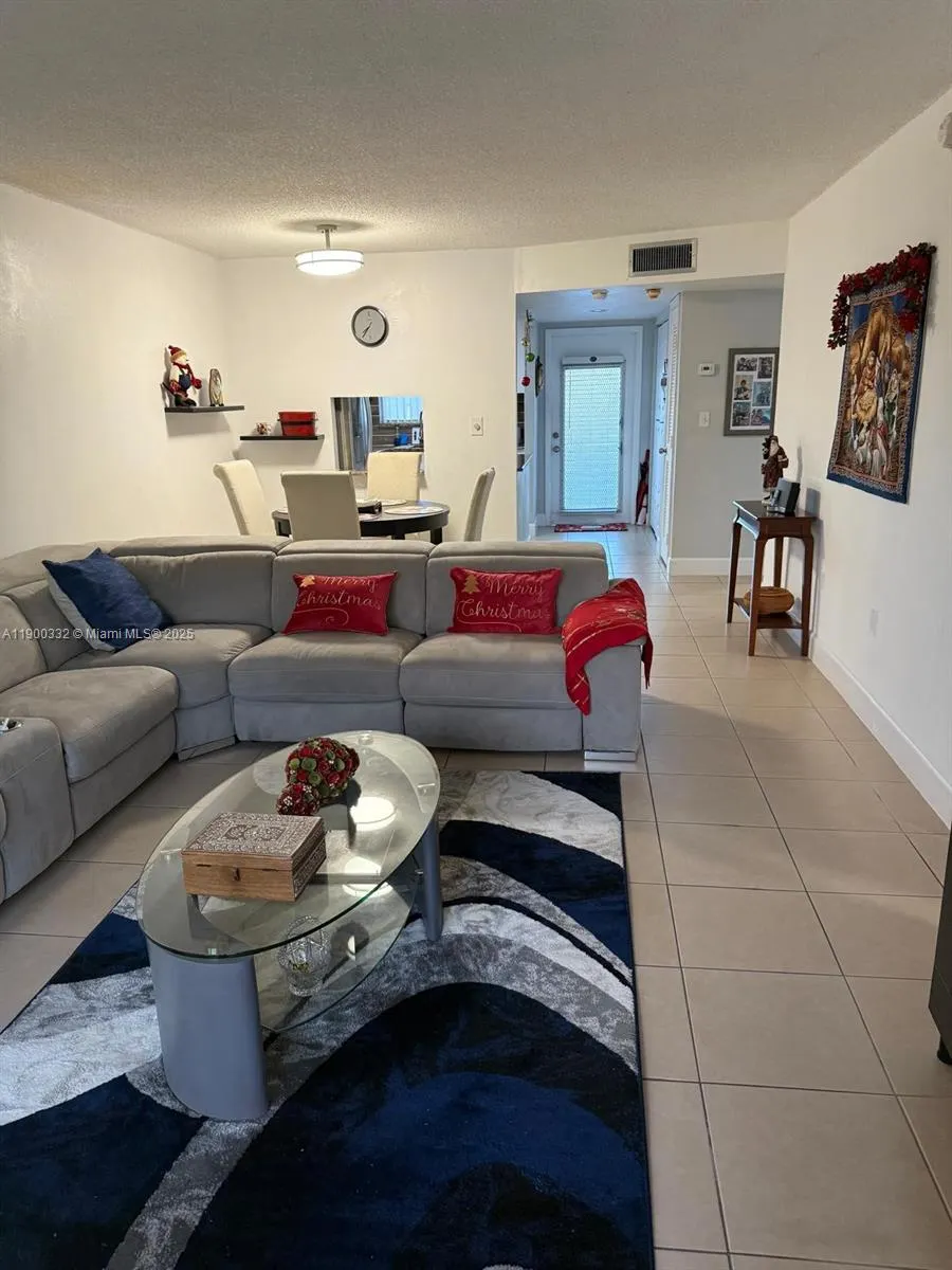 2900 N Pine Island Rd, #209