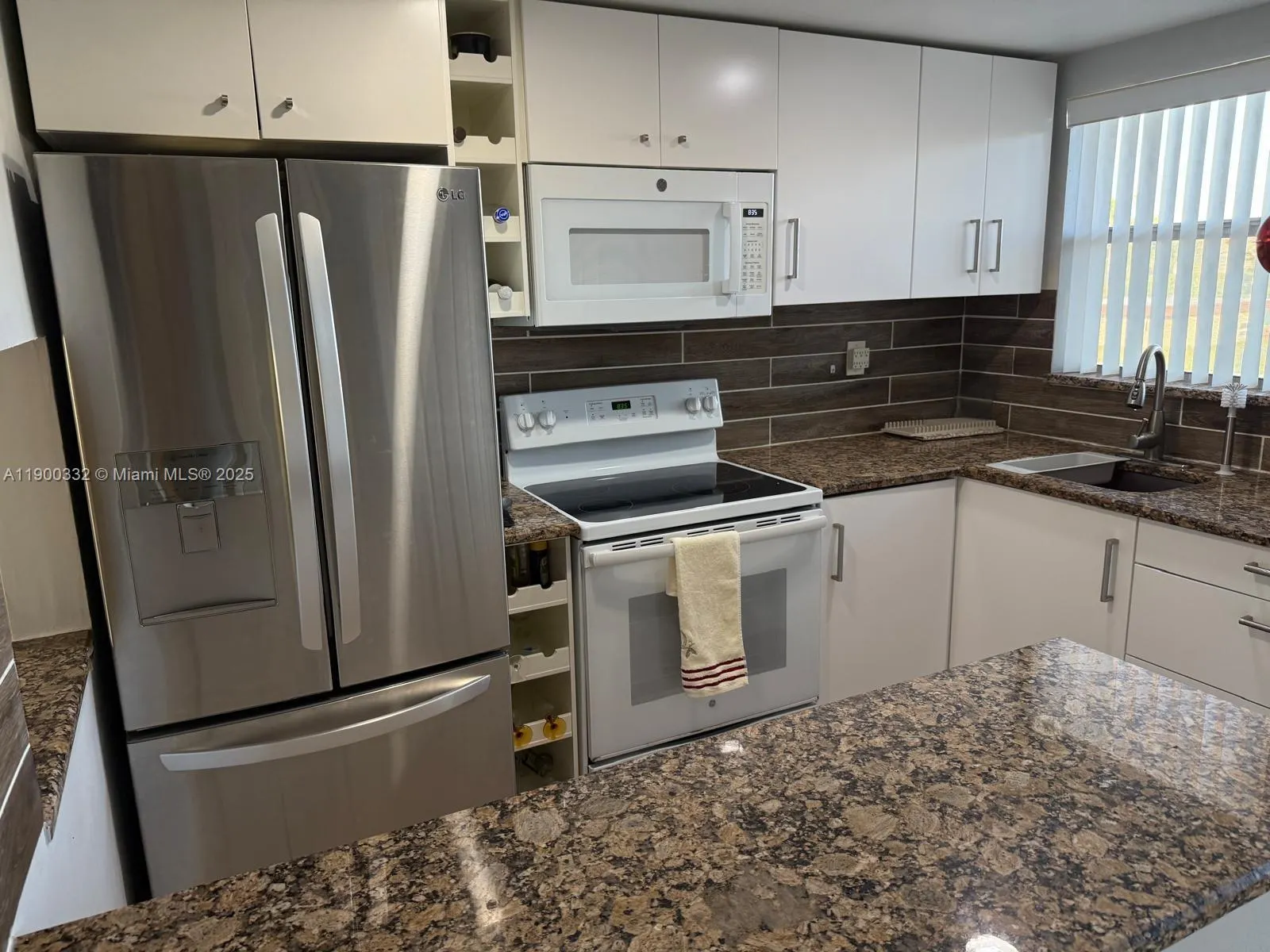 2900 N Pine Island Rd, #209