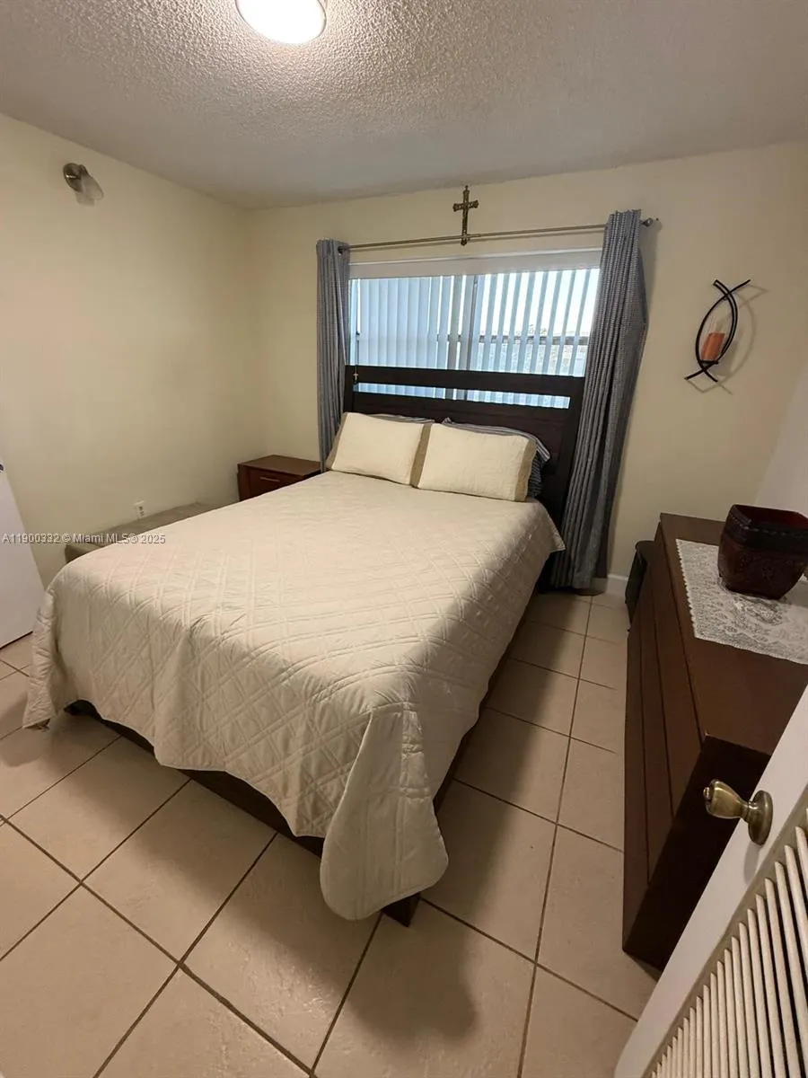 2900 N Pine Island Rd, #209