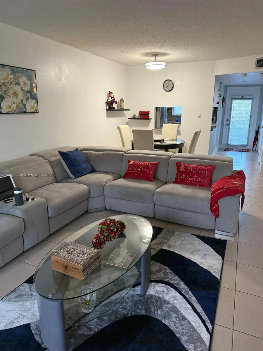 2900 N Pine Island Rd, #209