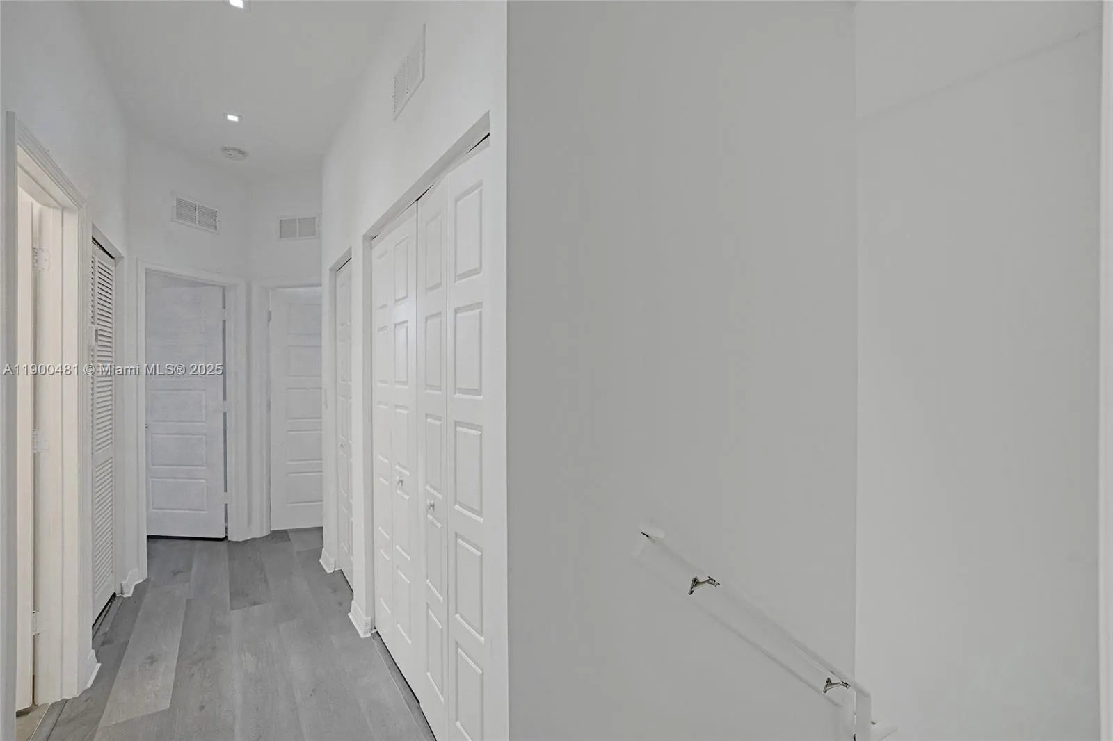 650 NE 193rd Ter