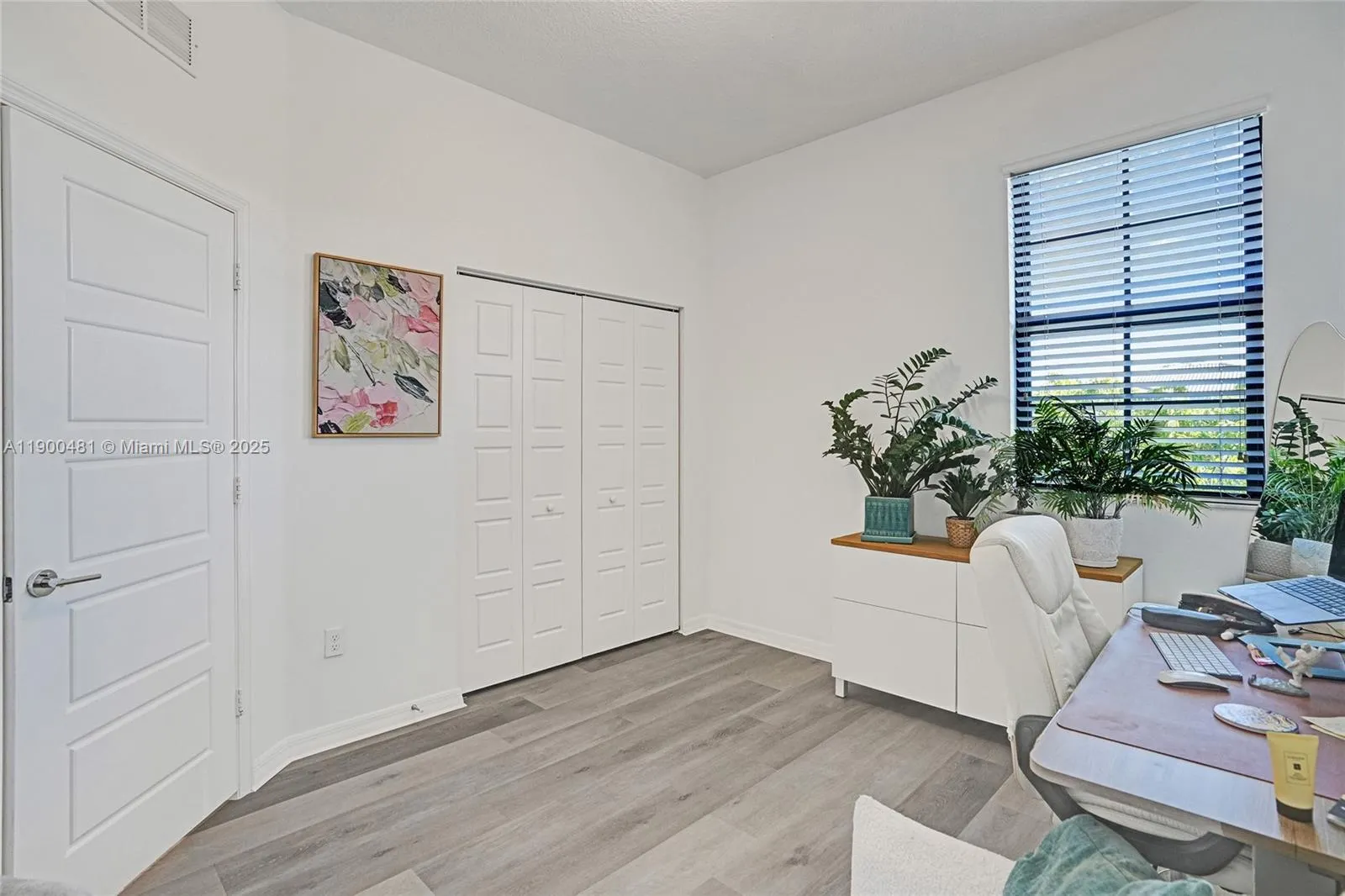 650 NE 193rd Ter