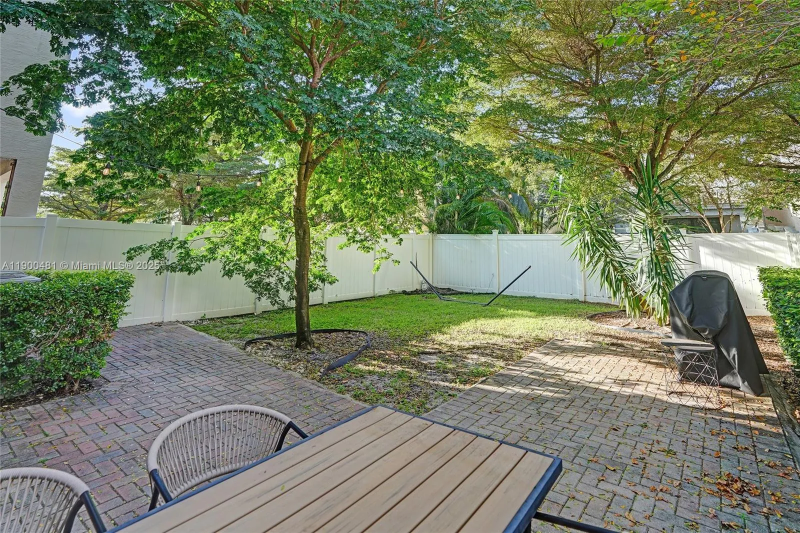 650 NE 193rd Ter