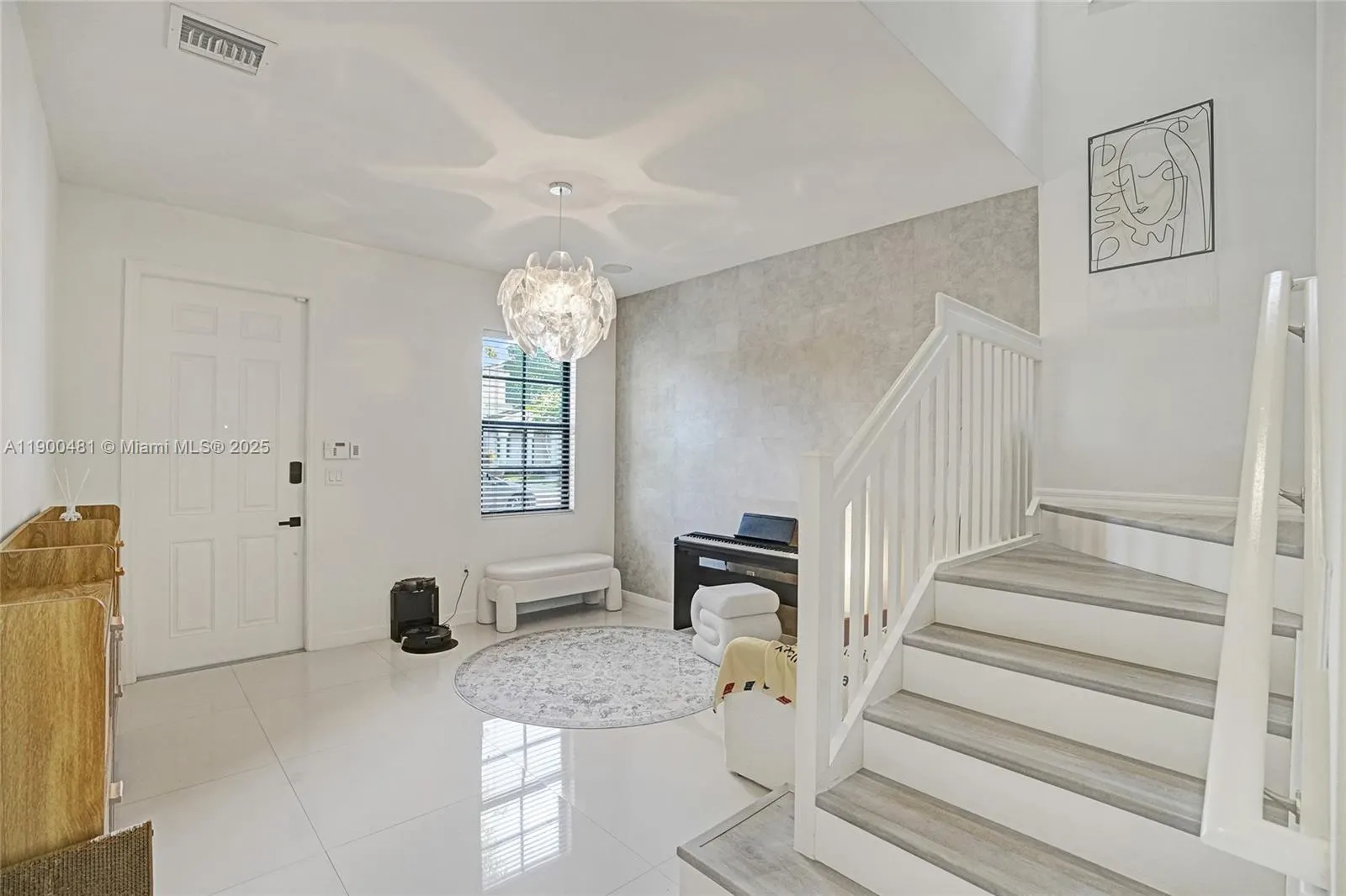 650 NE 193rd Ter