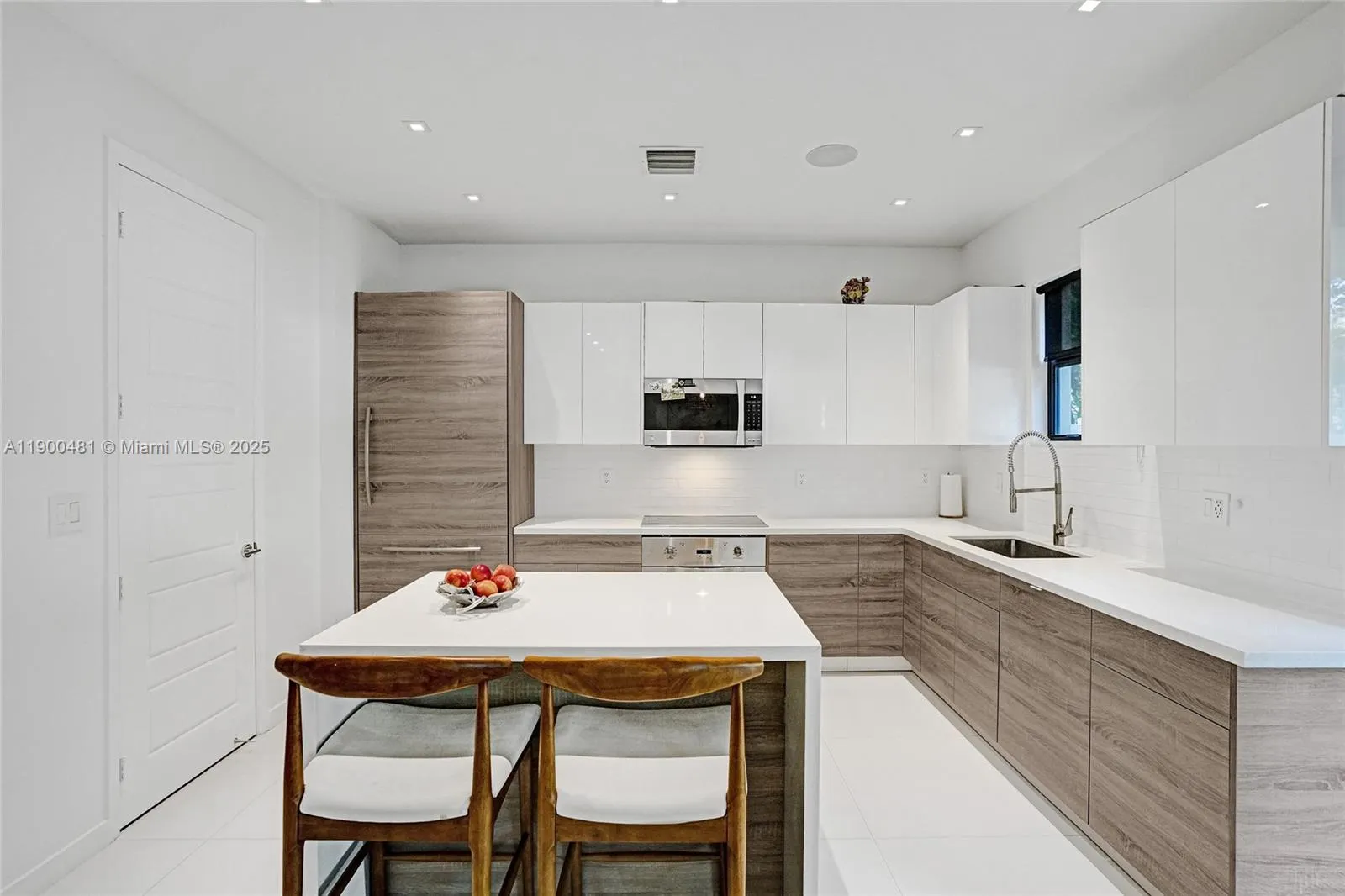 650 NE 193rd Ter