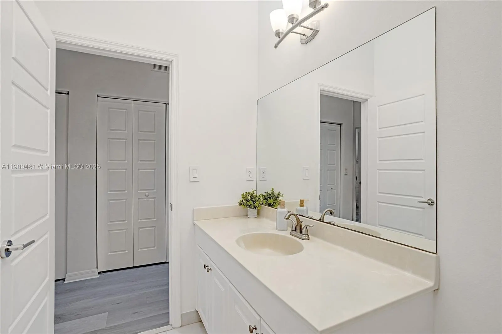 650 NE 193rd Ter