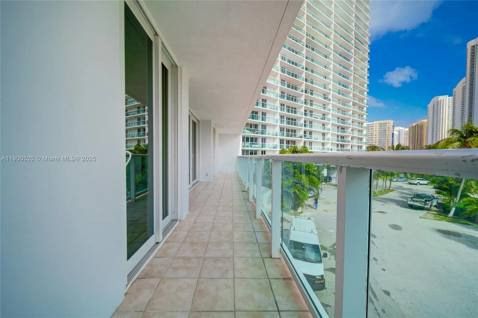 100 Bayview Dr, #214