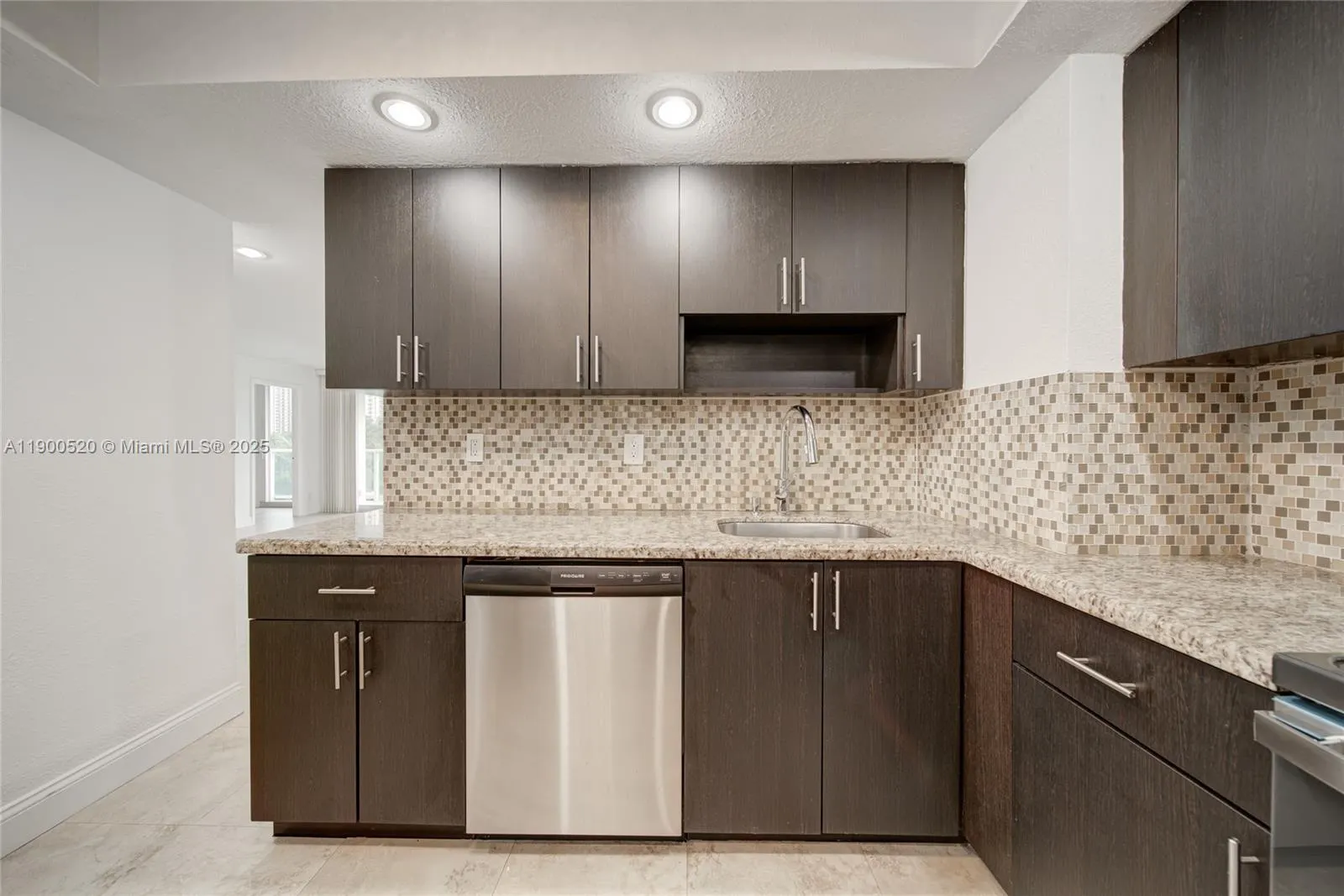 100 Bayview Dr, #214