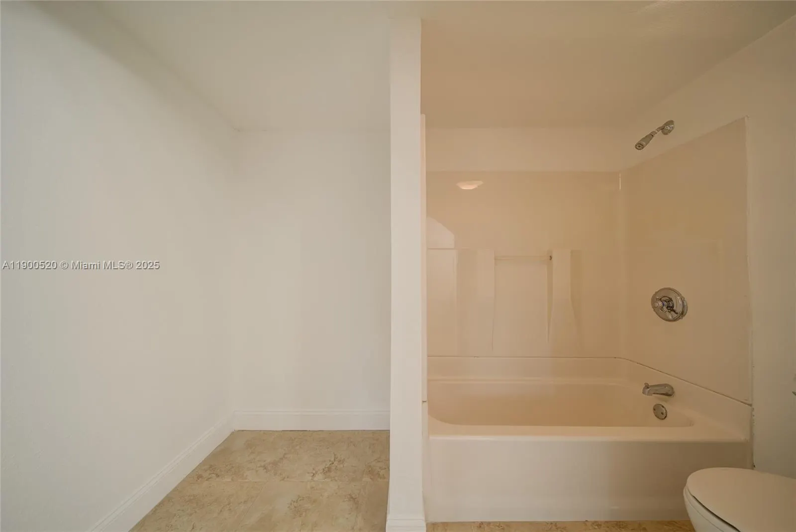 100 Bayview Dr, #214