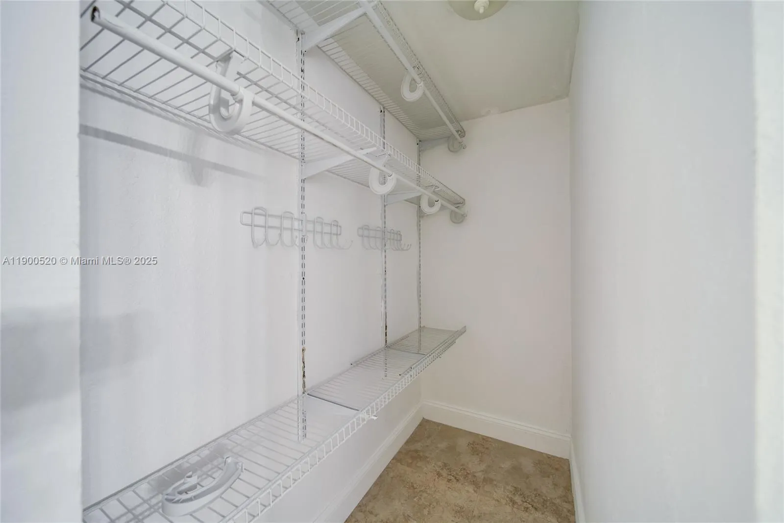 100 Bayview Dr, #214