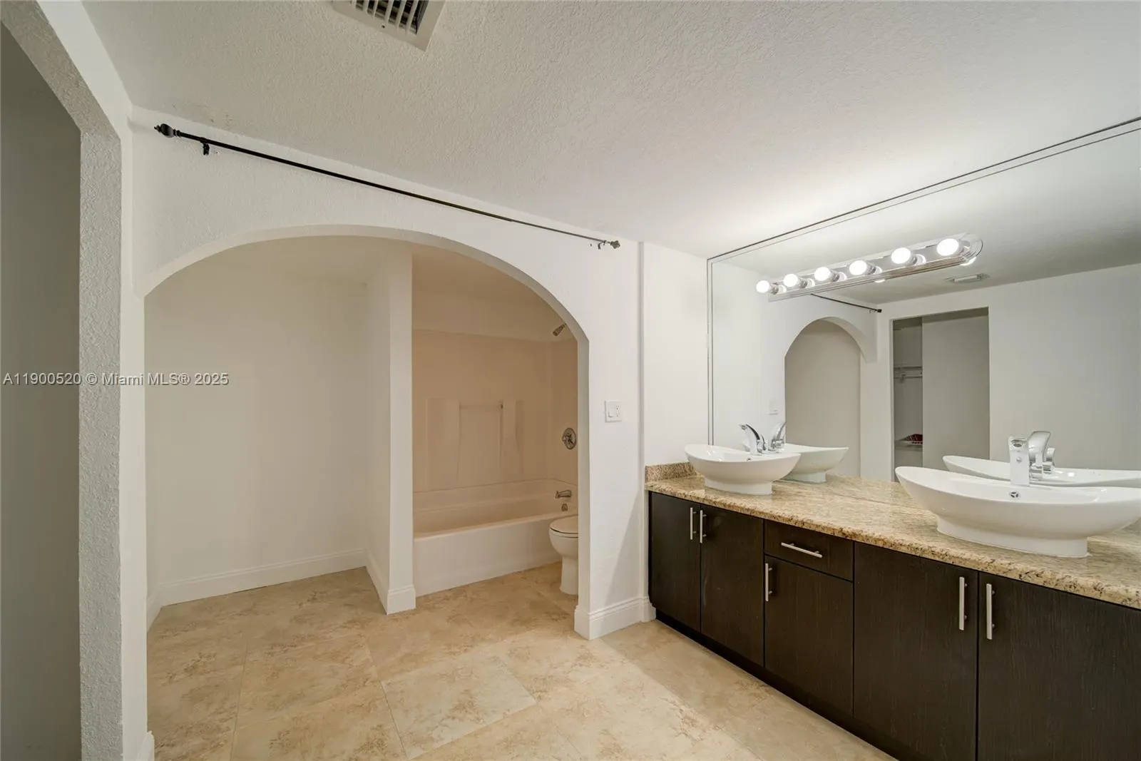 100 Bayview Dr, #214