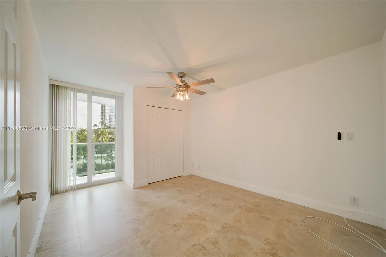 100 Bayview Dr, #214