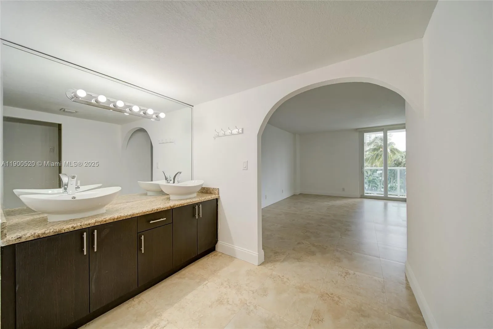 100 Bayview Dr, #214