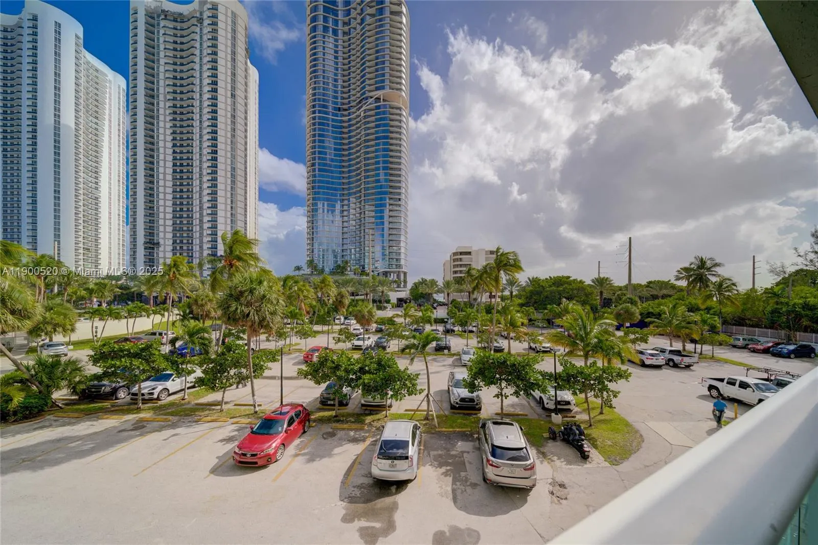 100 Bayview Dr, #214