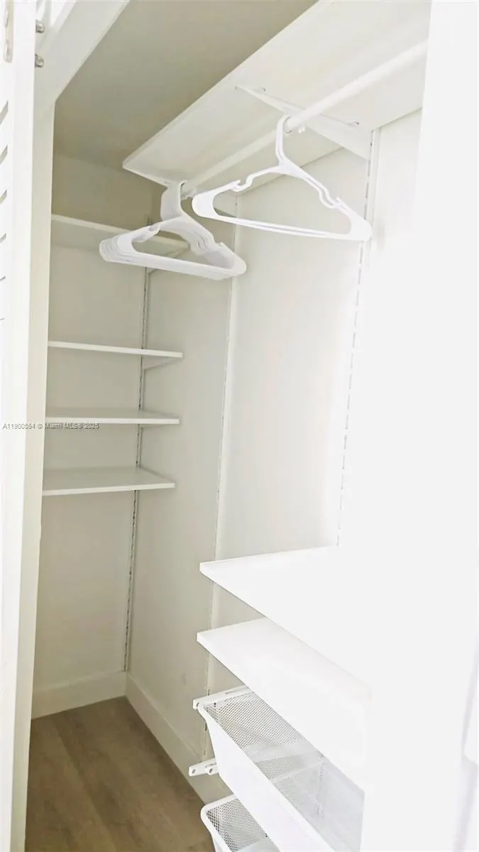 1550 Drexel Ave, #207