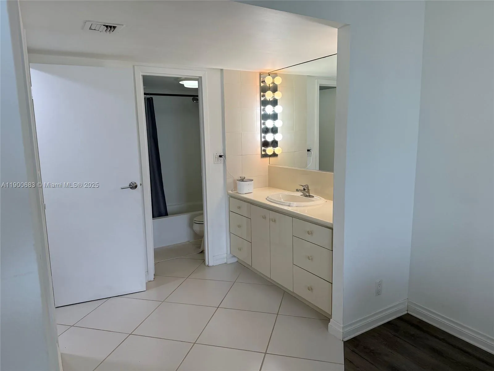 100 Bayview Dr, #1902