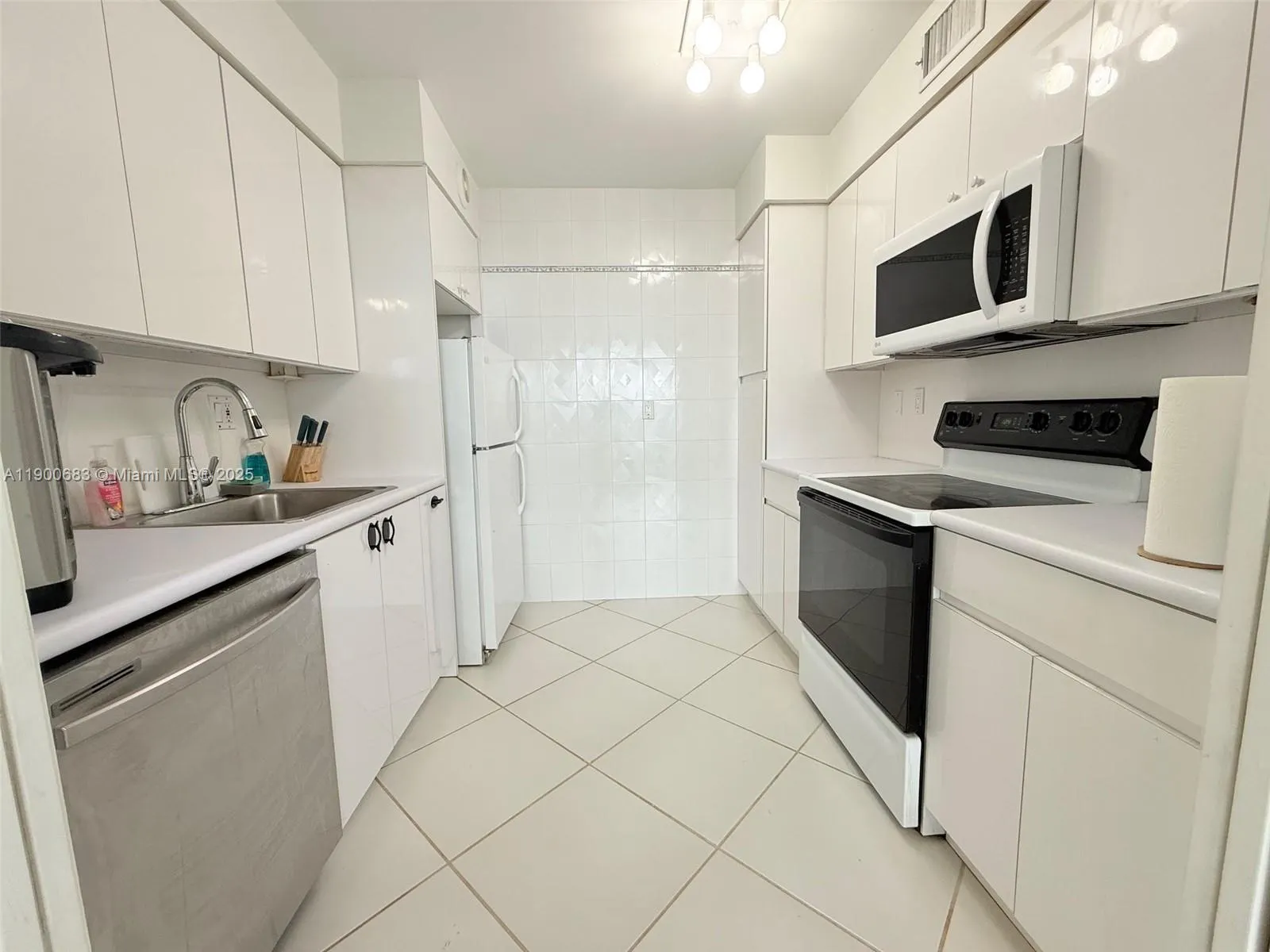 100 Bayview Dr, #1902