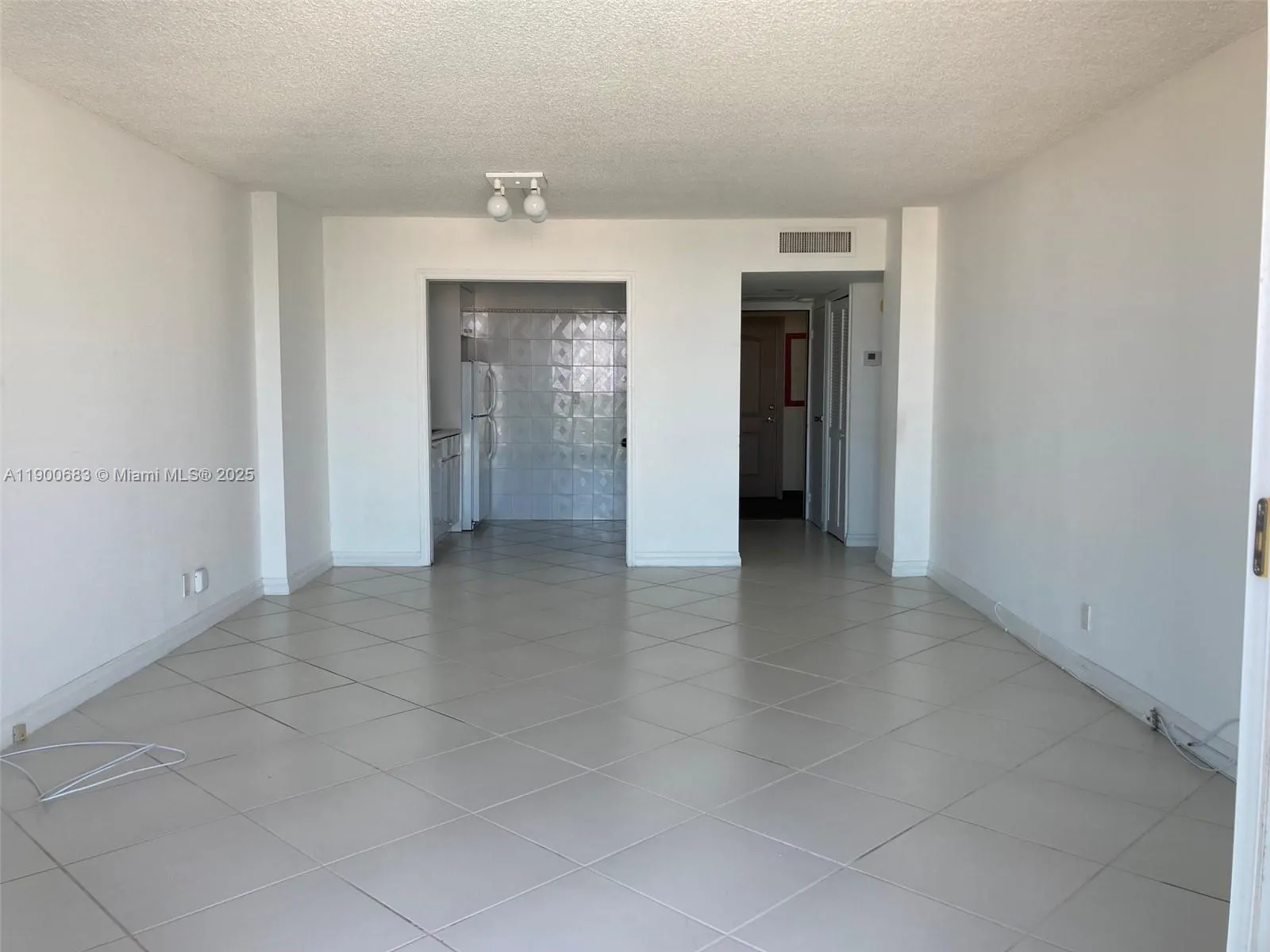 100 Bayview Dr, #1902