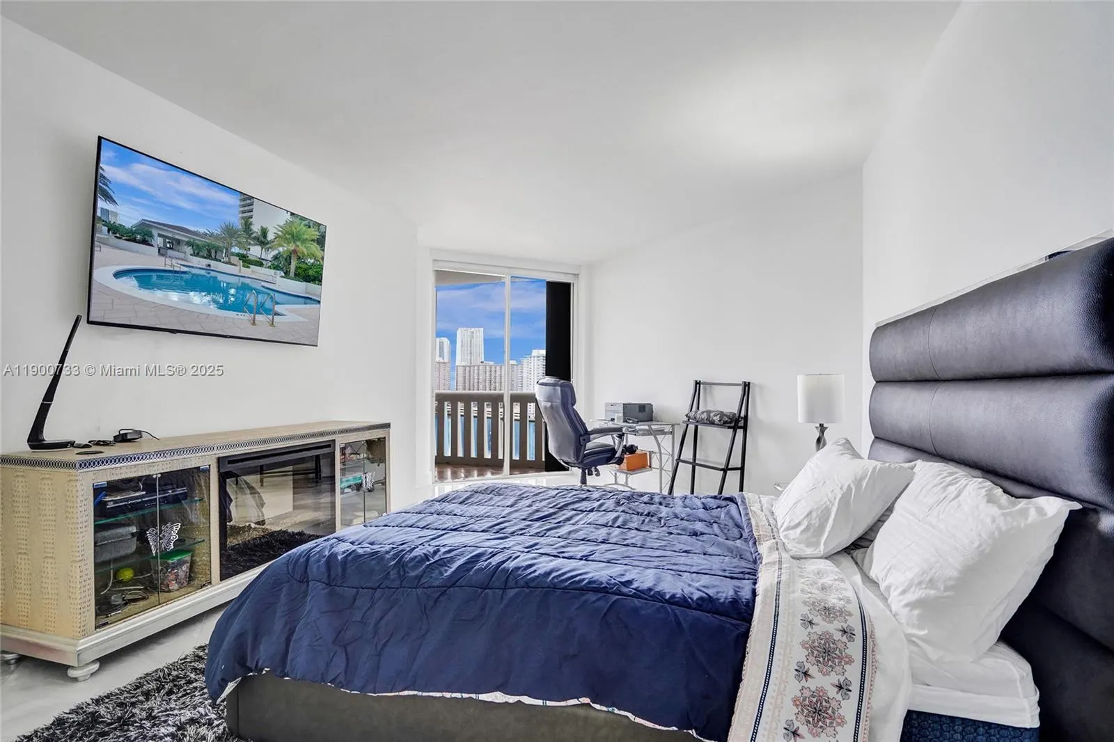 3000 Island Blvd, #1106