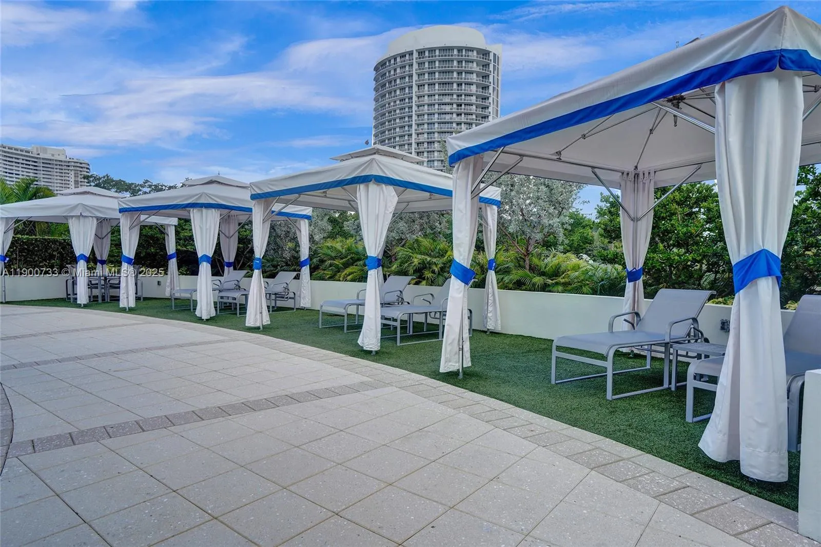 3000 Island Blvd, #1106