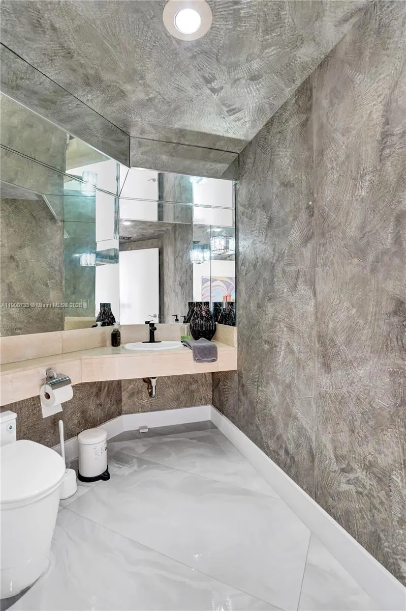 3000 Island Blvd, #1106