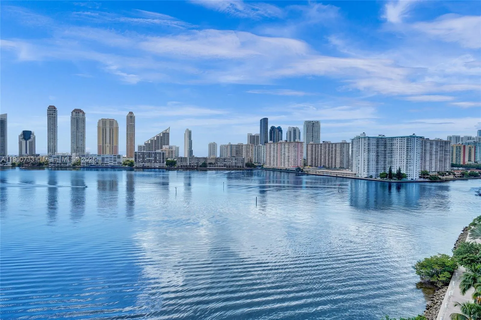 3000 Island Blvd, #1106