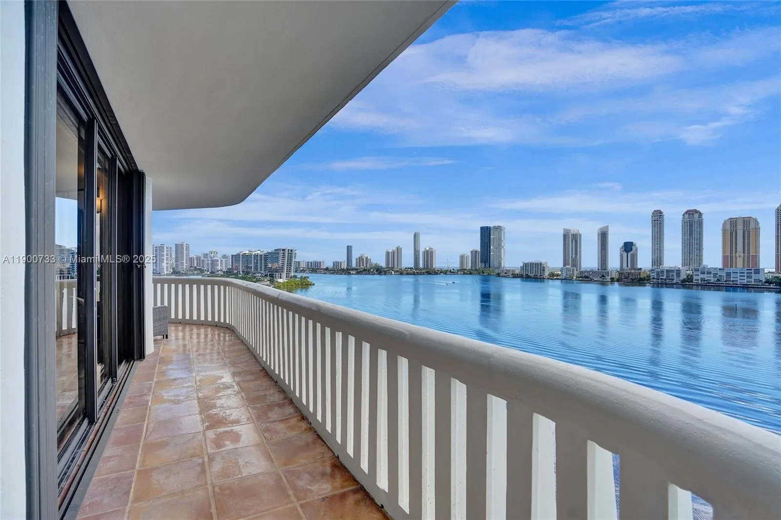 3000 Island Blvd, #1106