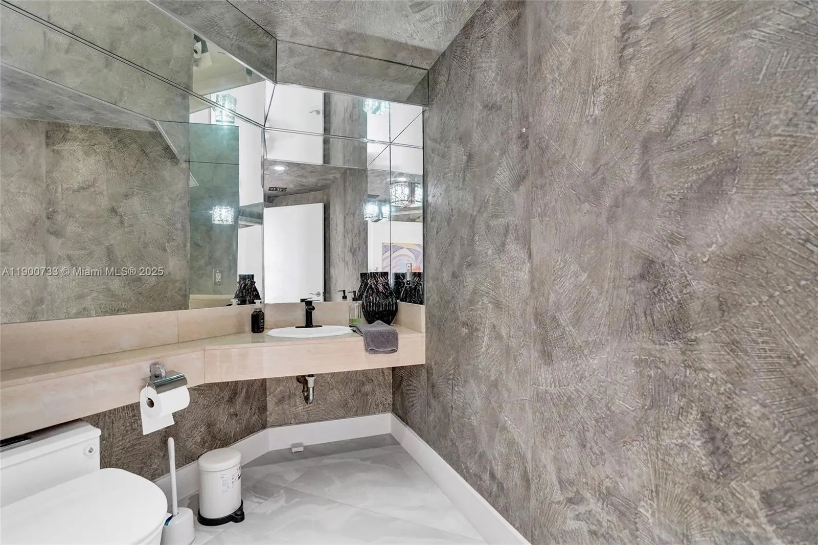 3000 Island Blvd, #1106