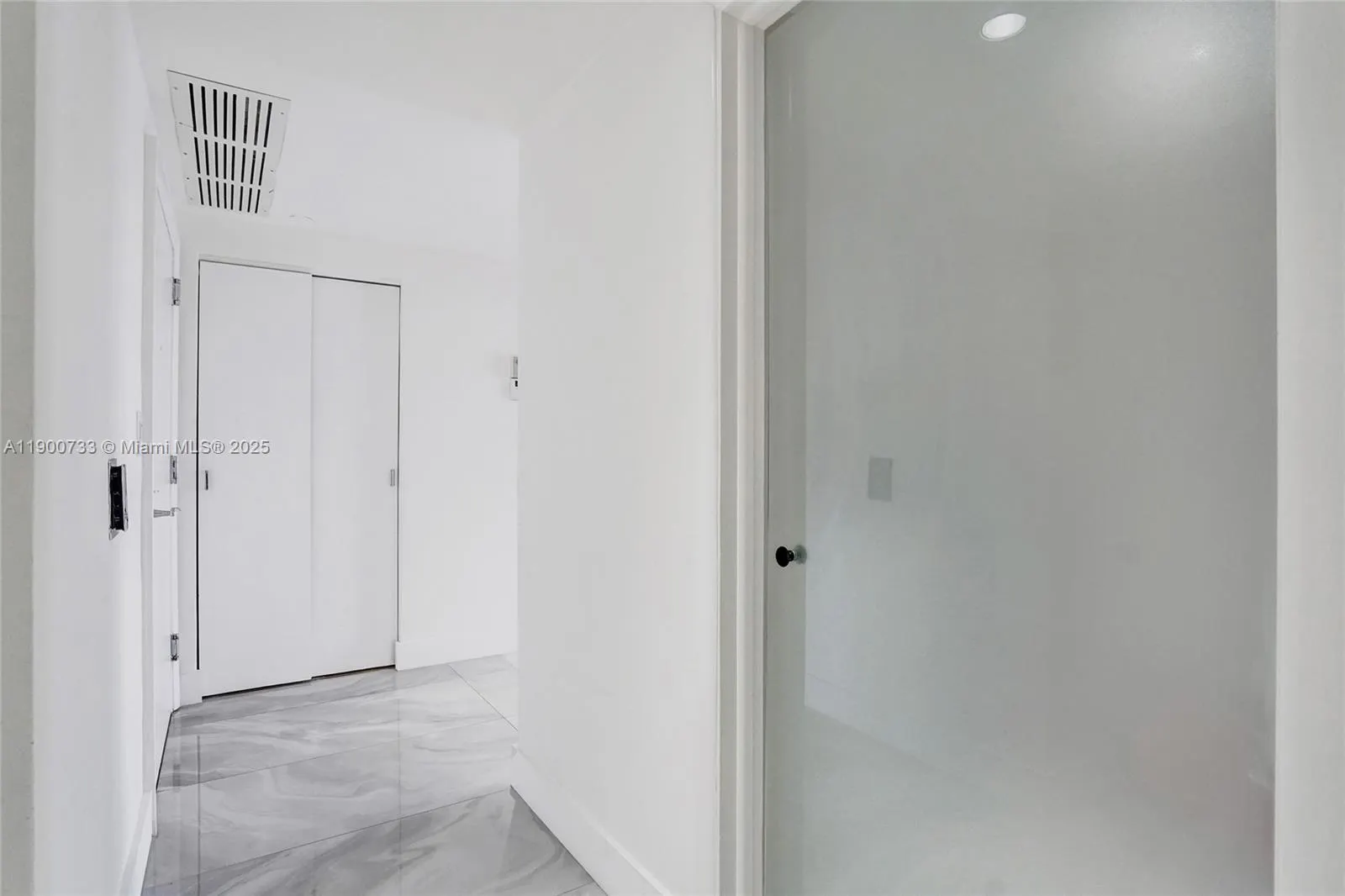 3000 Island Blvd, #1106