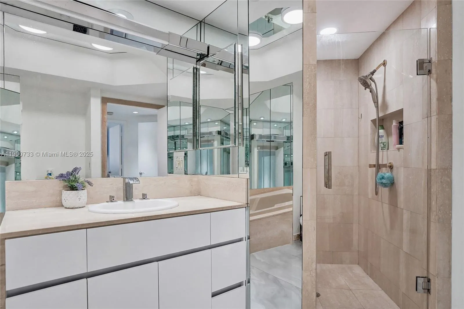 3000 Island Blvd, #1106