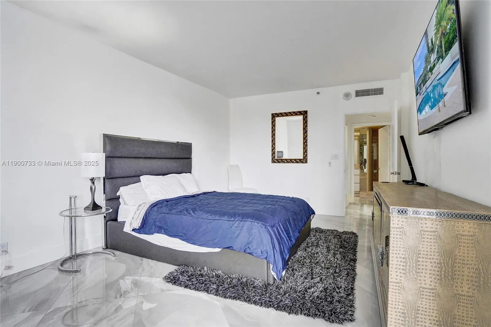 3000 Island Blvd, #1106