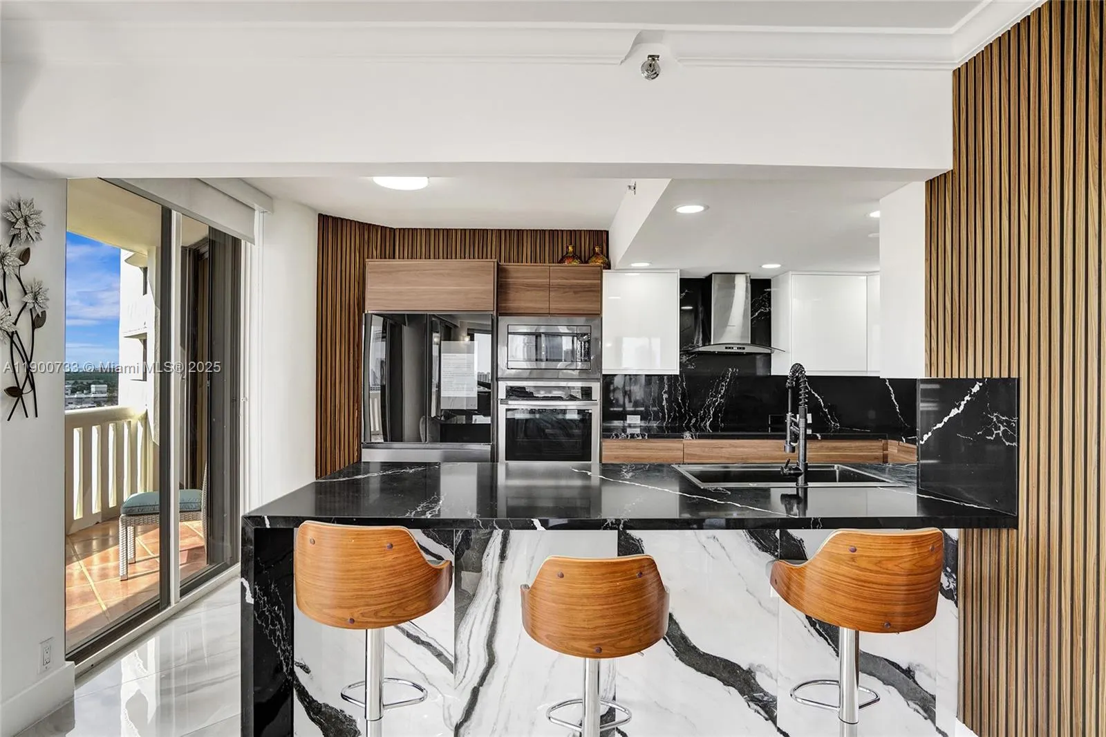 3000 Island Blvd, #1106