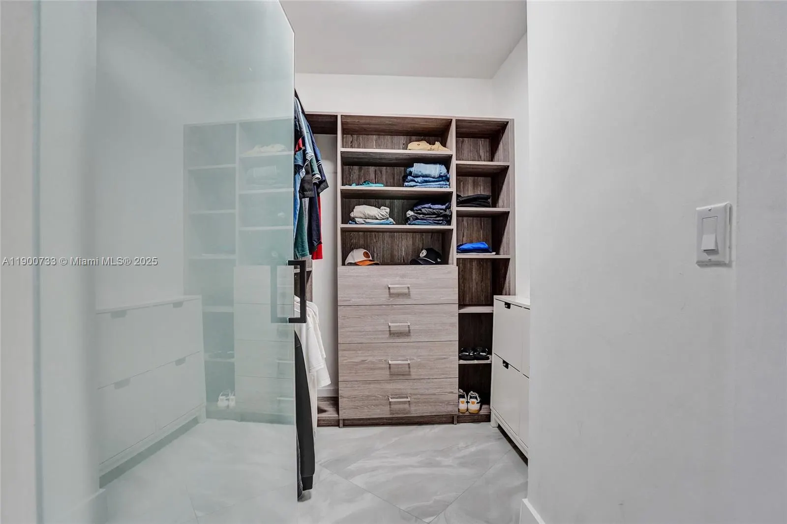 3000 Island Blvd, #1106