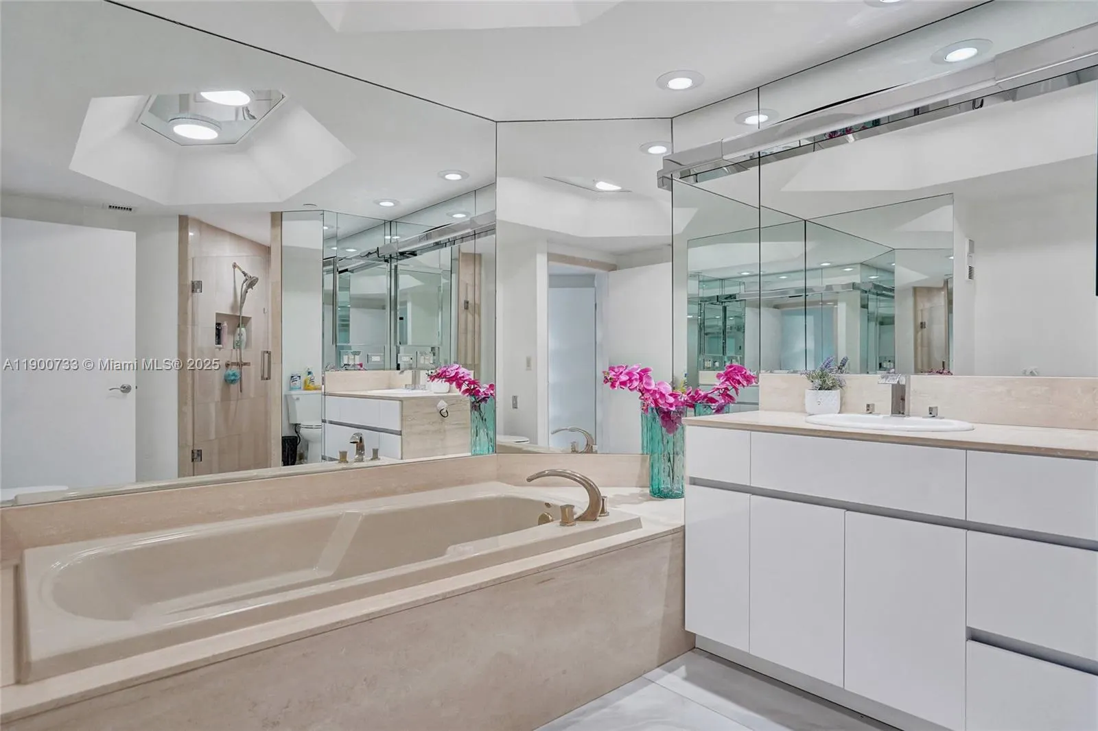 3000 Island Blvd, #1106