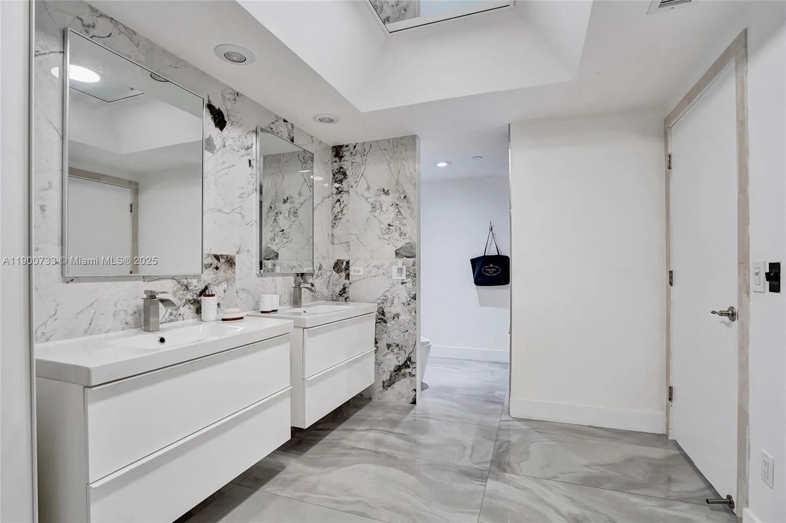 3000 Island Blvd, #1106