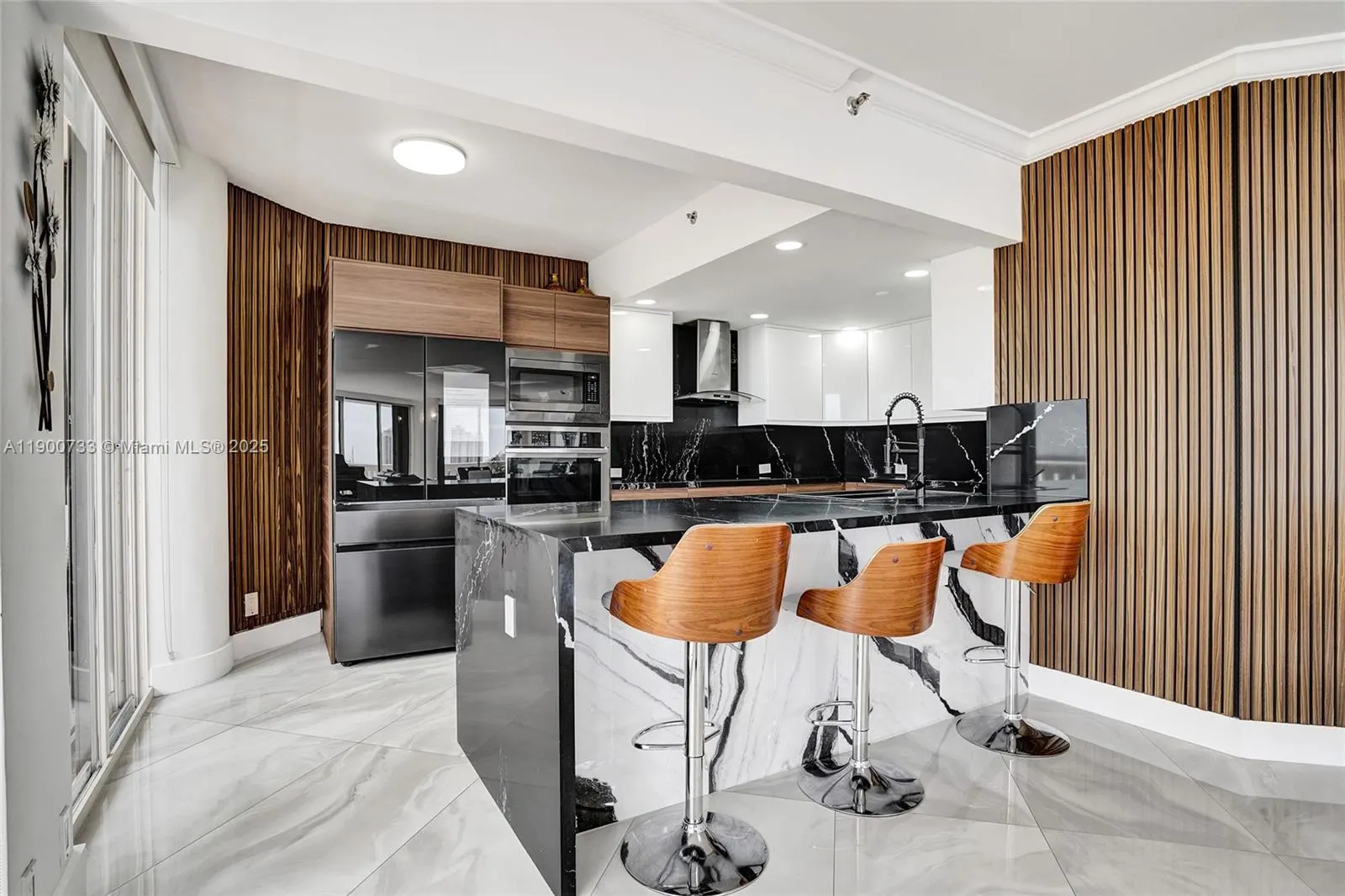 3000 Island Blvd, #1106