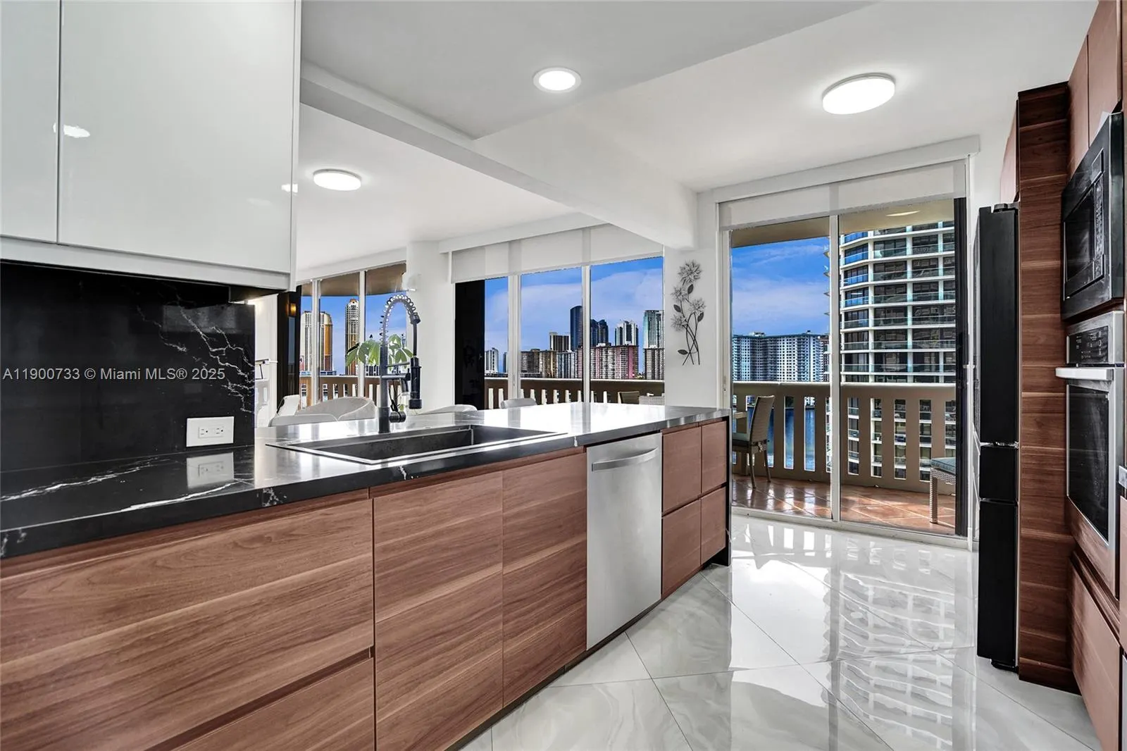 3000 Island Blvd, #1106