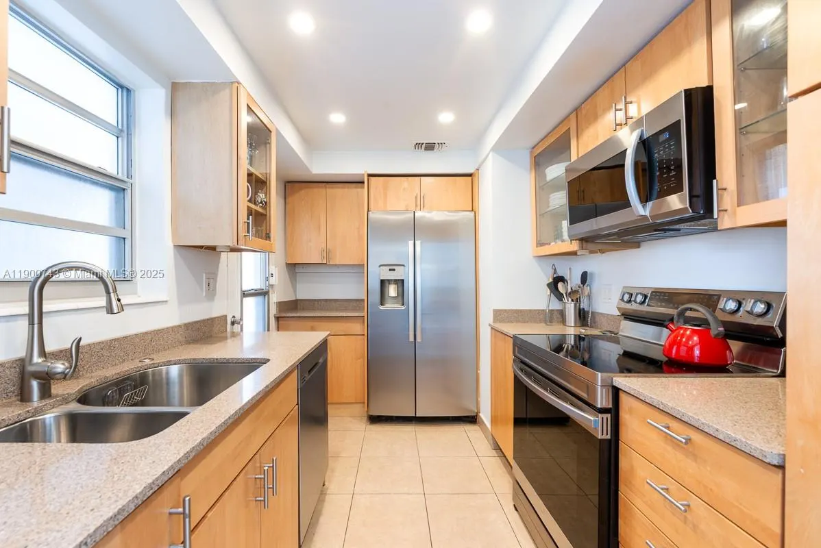 9101 E Bay Harbor Dr, #701