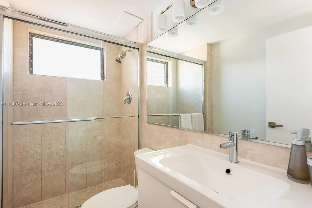 9101 E Bay Harbor Dr, #701