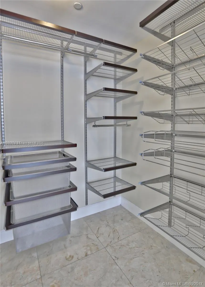 495 Brickell Ave, #2010